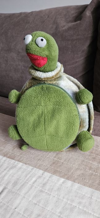 Żółw maskotka, pluszak, pojemnik na 24 płyty.