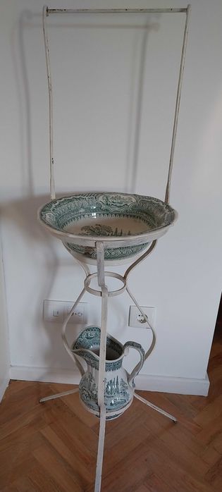Lavatório e Jarro da Fábrica de Santarém, do início do século XX