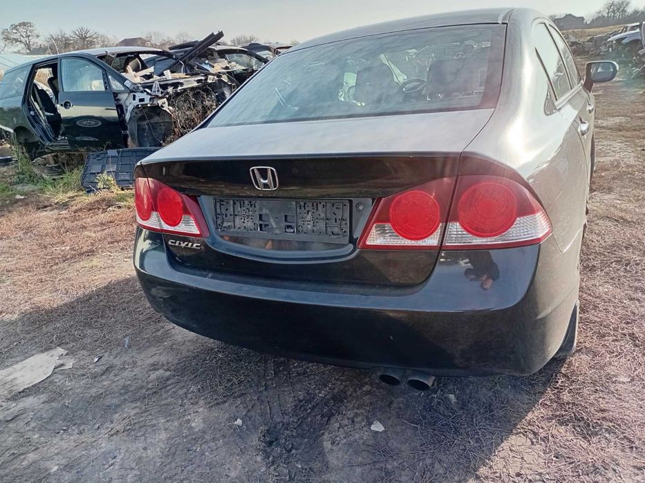 Автозапчасти разборка Honda Civic 4D Хонда Сивик