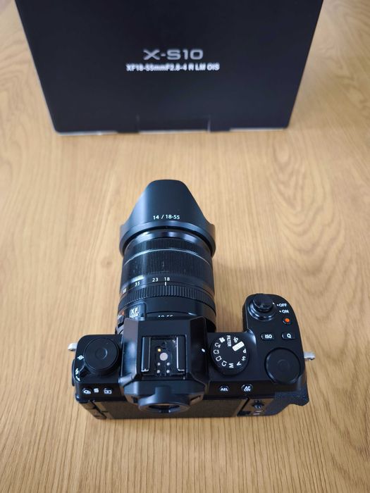 Câmara mirrorless Fujifilm X-S10 com IBIS + objetiva Fujinon 18-55mm OIS