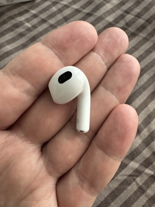 Правий навушник AirPods 3 А2565