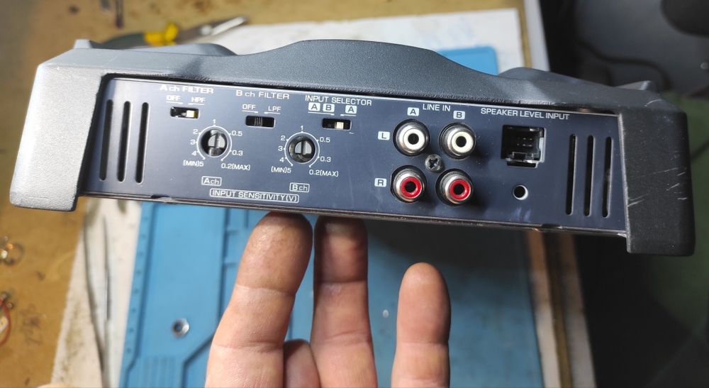 Автомобильный усилитель Kenwood 500Вт.Наложка