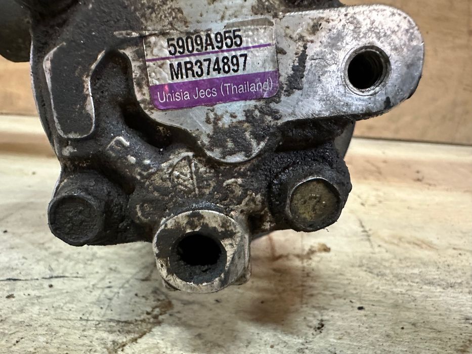 Bomba de Direção assistida Nitsubishi L200 K74 2.5TD 4D56 / MR374897