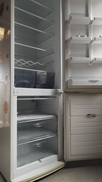 Продати холодильник