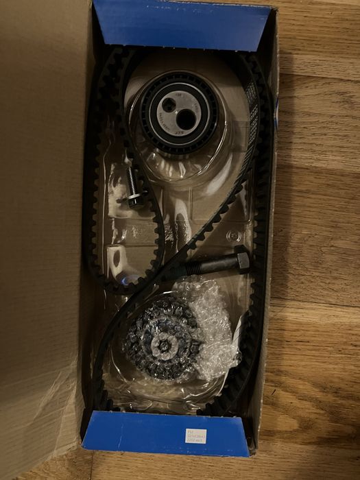 Комплект ГРМ. Запчастини на машину