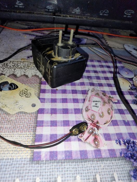 блок питания 9V переменного тока 1000 мА
Блок питания имеет специальное