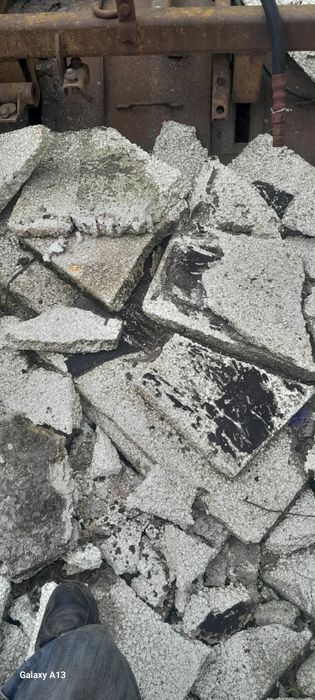 Пінопласт 5 дуже твердий і важкий, вживаний, поламаний