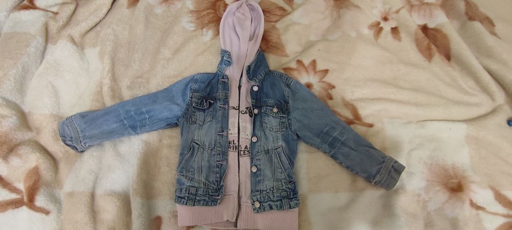 Джинсова куртка на дівчинку.Р.116/122
