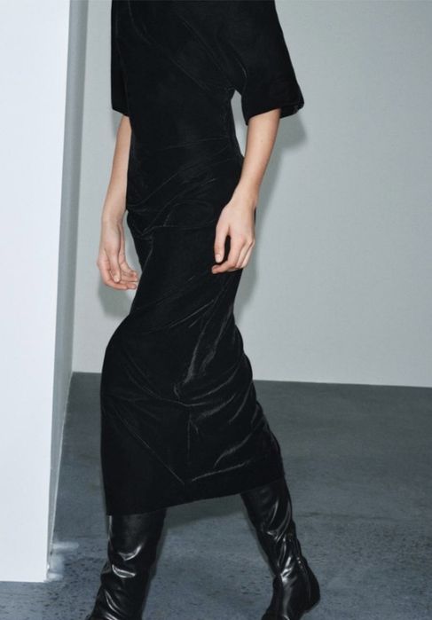 Aksamitna czarna asymetryczna sukienka midi Zara XS S