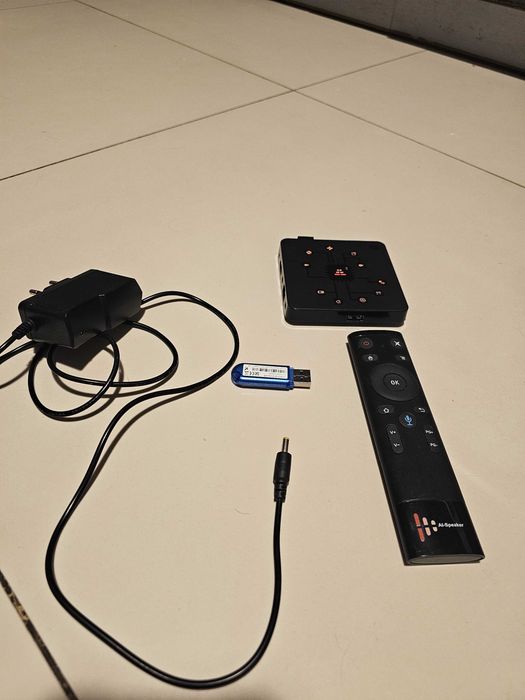 Home assisatnt AISPEAKER DEV2 z głośnikiem, pilotem i ZIGBEE
