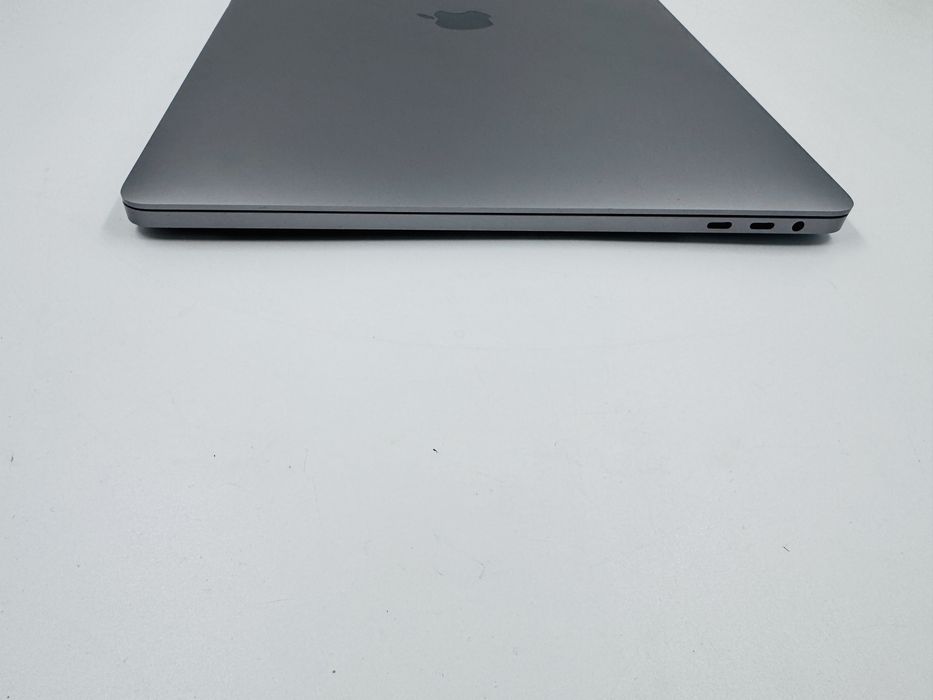 Apple Macbook Pro 16 2019 i9 8 Core 32GB RAM 1TB SSD AMD 4GB IL7005