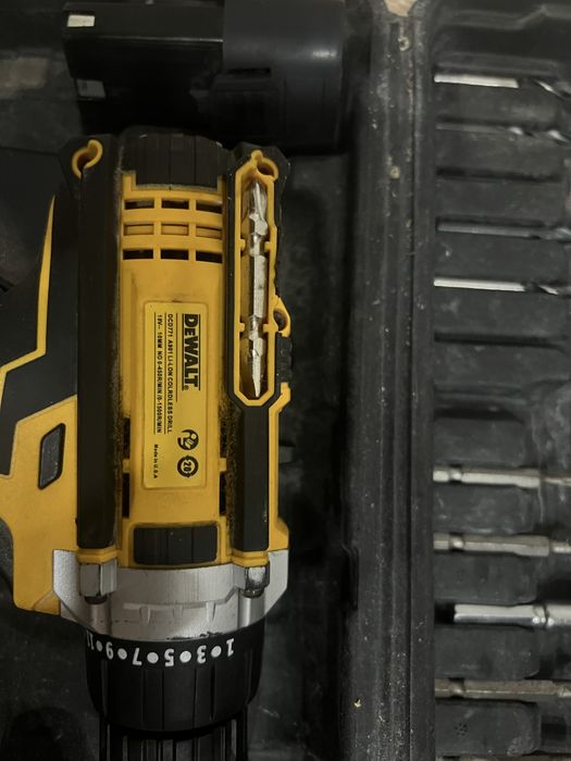 Шруповерт De Walt DCD771
