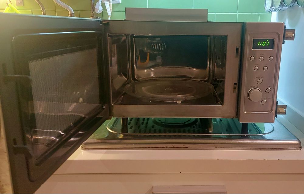 Microondas avariado 1400w 
1400 W microondasMSKG 2305