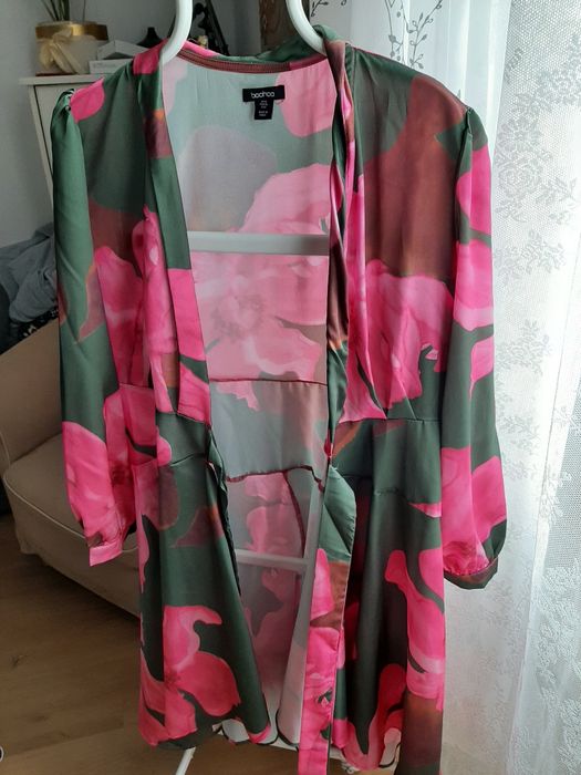 Sukienka kopertowa Boohoo