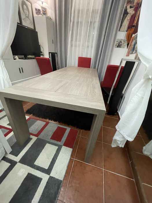 Mesa de sala em madeira extensivel