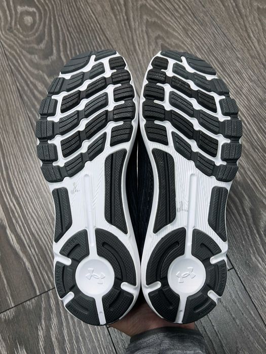 Under armour чоловічі кросівки бігові оригінал нові спортивні сірі 45