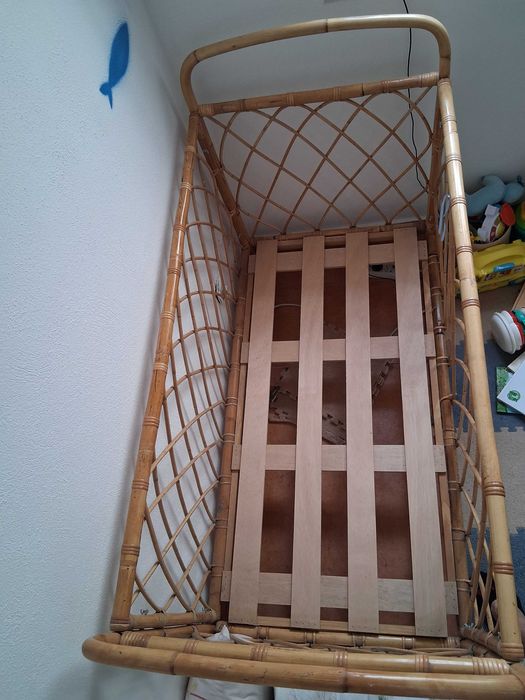 Berço de bambu com colchão