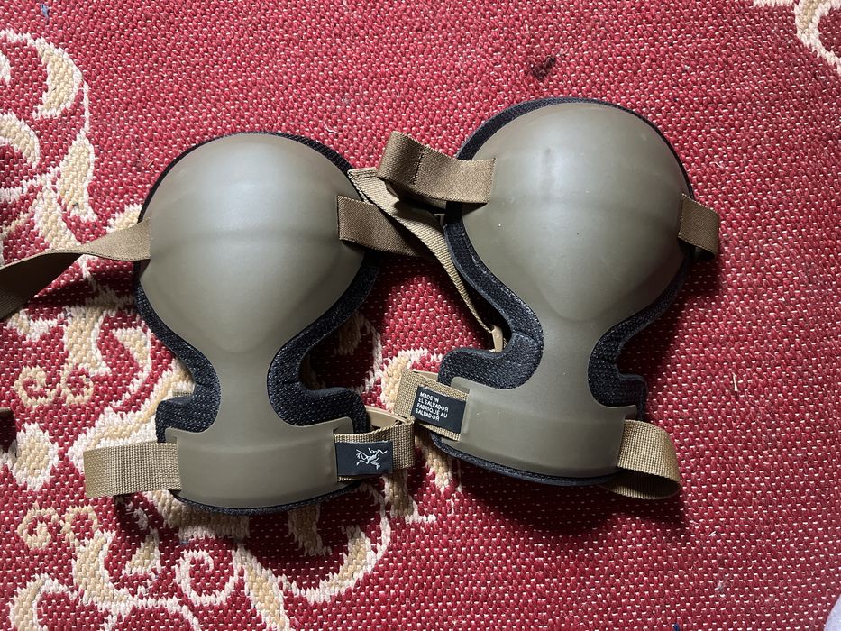 Наколінники Arcteryx