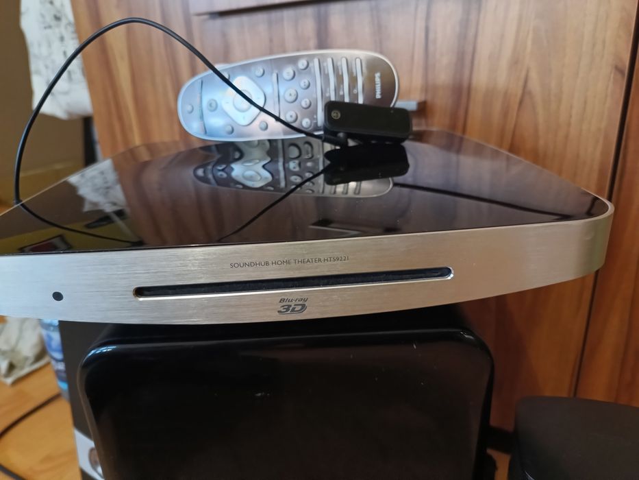 Zestaw kina domowego Philips model HTS9221/12 z odtwarzaczem blu-ray.