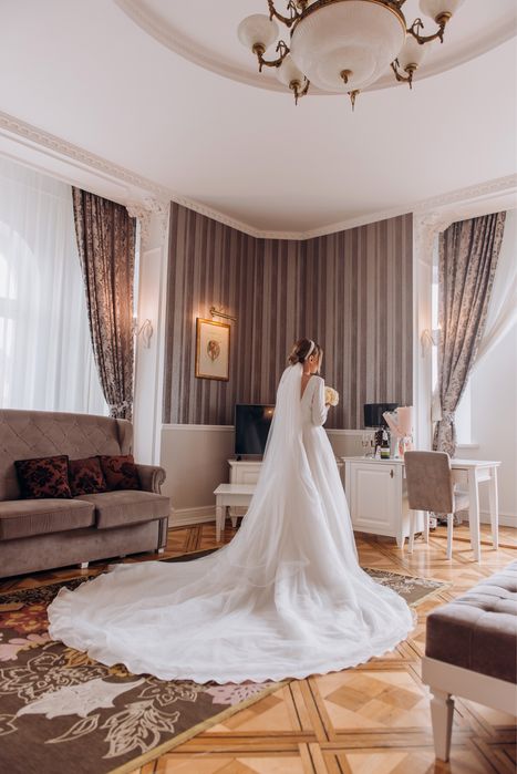 Нова весільна сукня з рукавами Crystal в стилі Old Money  Eva Lendel