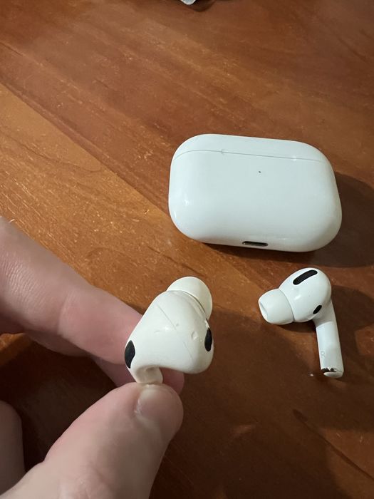 Apple AirPods Pro 1-го покоління