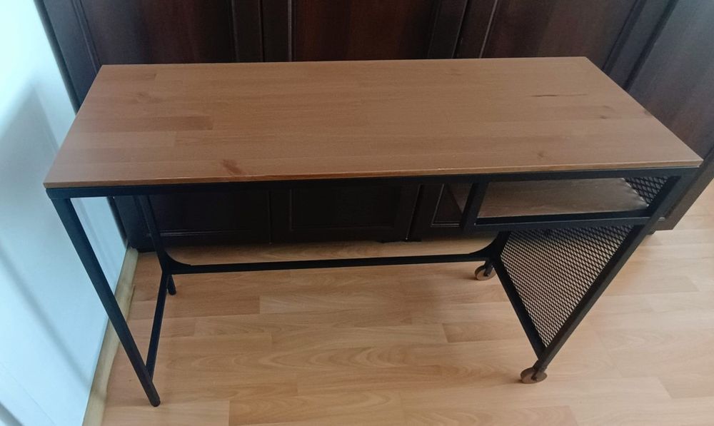 Biurko na kółkach IKEA