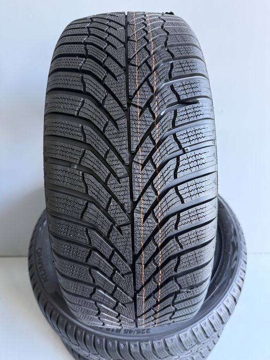 225/45 R18 95V XL Зимові шини Kumho WinterCraft WP52