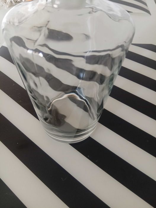 Garrafa em vidro fino, tipo cristal