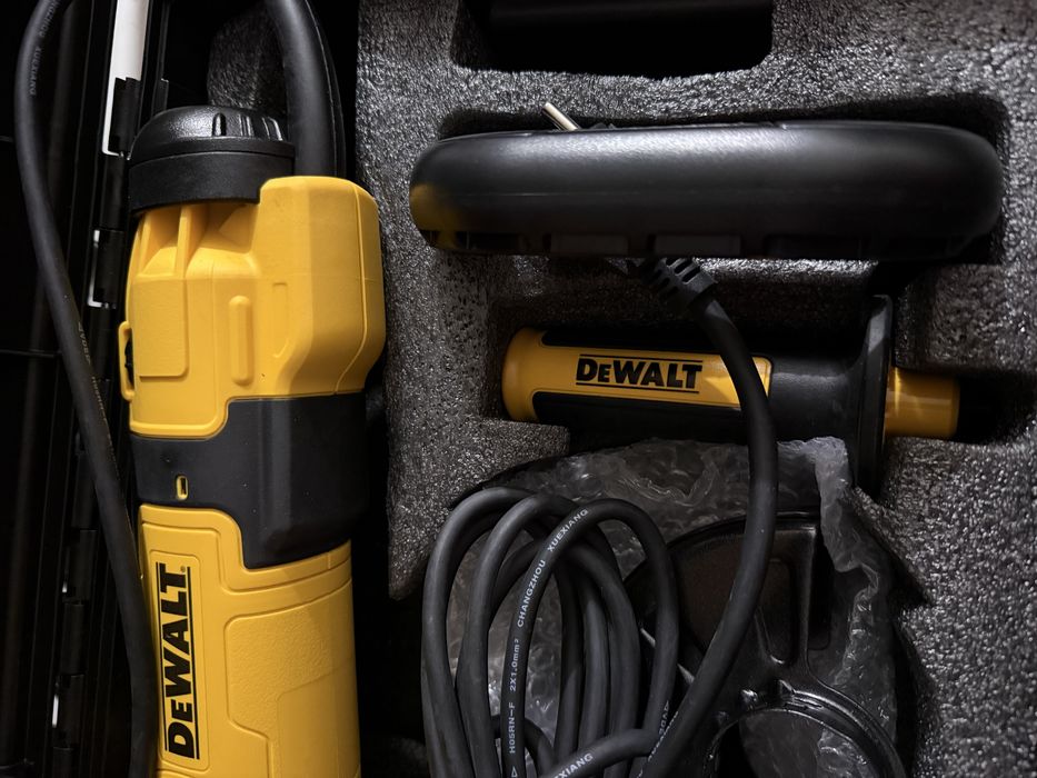 Dewalt DWE4257  Szlifierka kątowa regulacja walizka oraz akcesoria