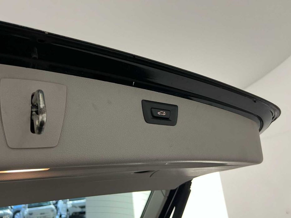 BMW 318D TOURING (AUTO)