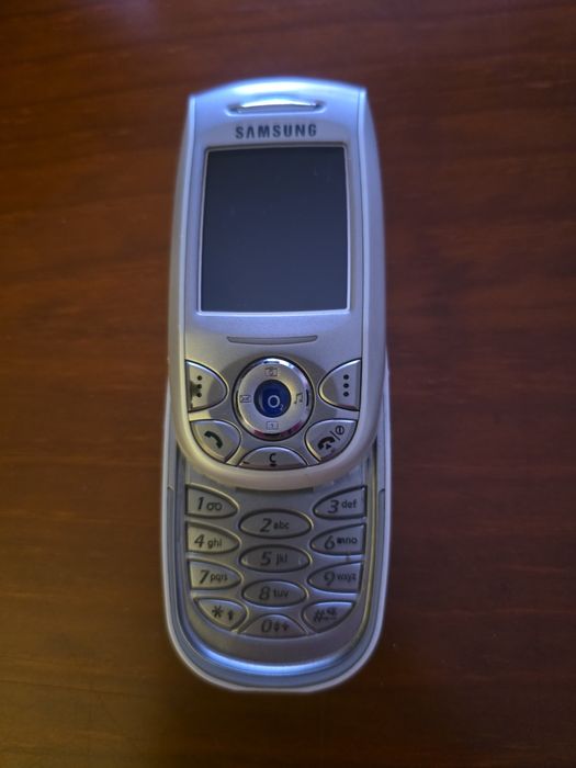 Samsung SGH-E800 – Telemóvel clássico vintage slider