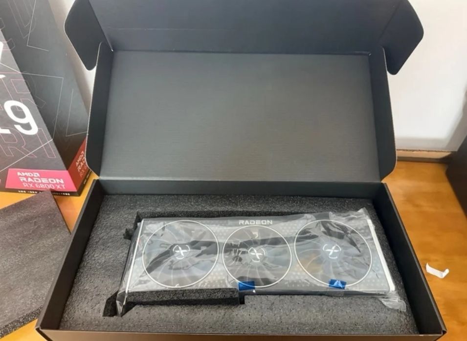 Placa gráfica XFX Speedster MERC 319 Radeon RX 6800 XT 16GB (Como Nova / Testada)
