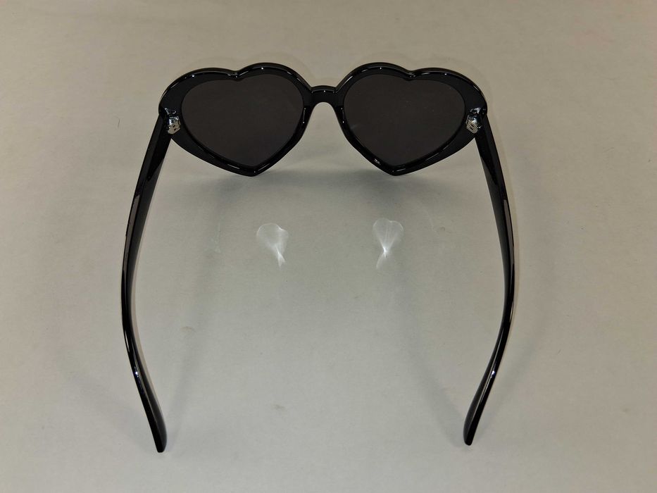 N162 Okulary Przeciwsłoneczne Damskie Czarne Serduszka Etui Woreczek