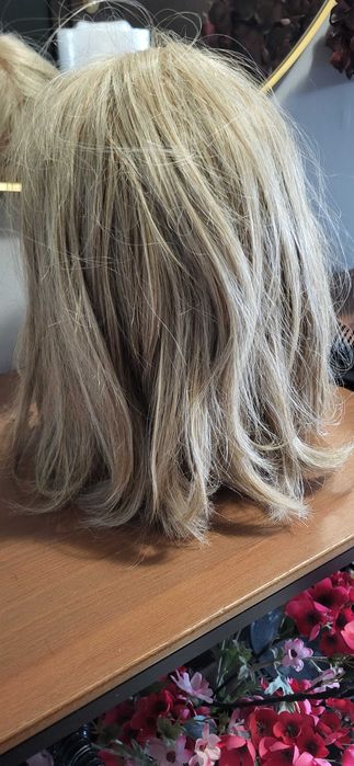 Peruka damską blond