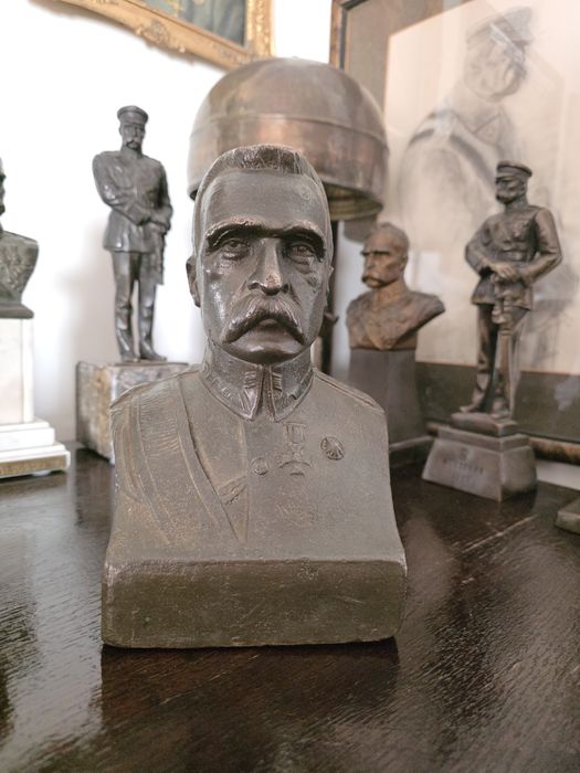 Józef Piłsudski 13,7kg  rzeźba,popiersie urzędowe.