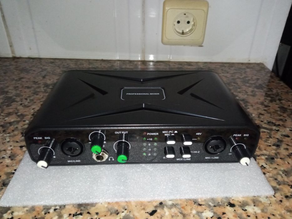 Interface de áudio 32 bit/192 kHz, nova na caixa