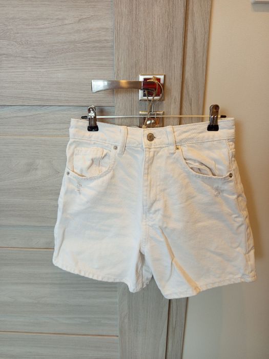 Białe szorty damskie