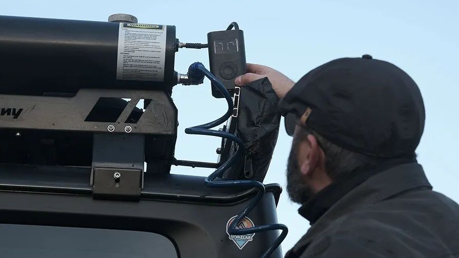 TANKER Solar Shower 24L – Depósito de Água Pressurizado para Overland / 4x4