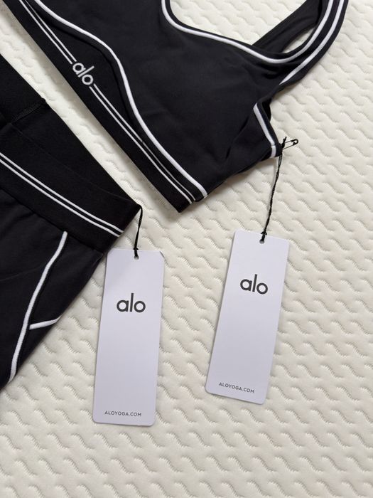 Оригінальний топ Alo Yoga Airbrush Bra • Black • S • Новий