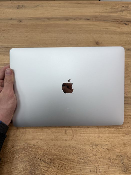 Магазин - 13” 2020 MacBook Pro i5/16GB/512GB Silver Батарея: 100% - Гарантія