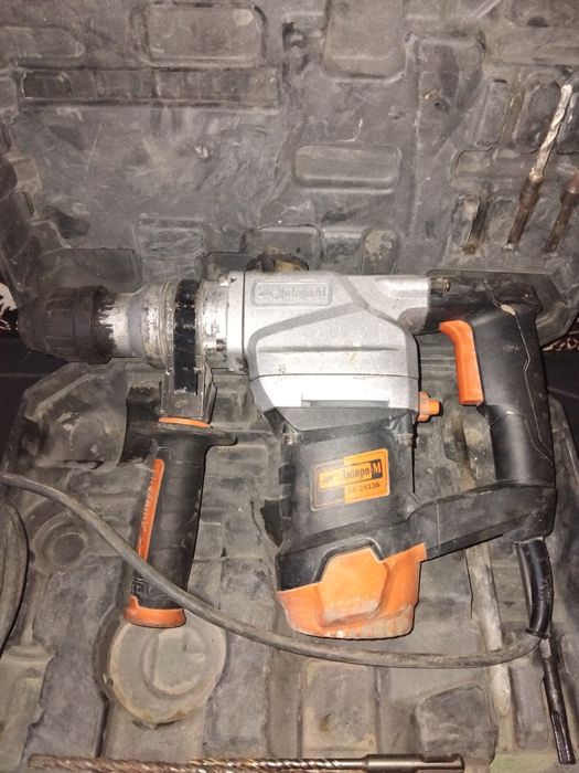 Оренда інструменту відбійного молотка