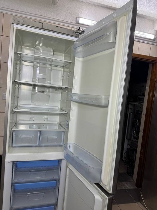 Холодильник з морозилкою Indesit 2 метра Нержавійка  No frost суха зам