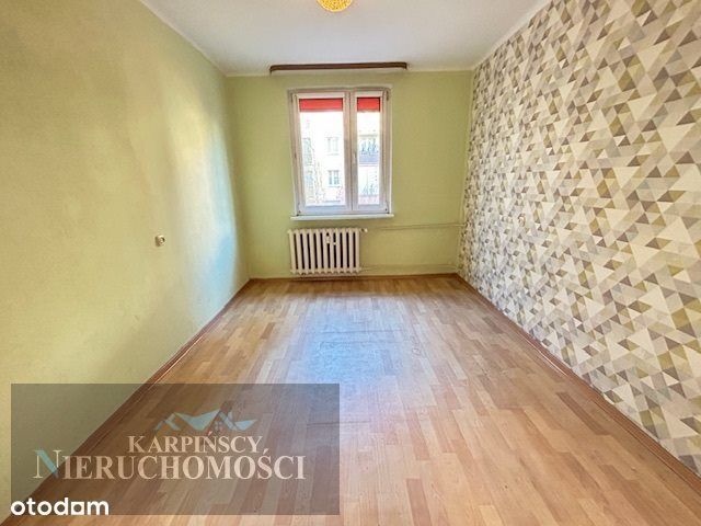 2 pokoje, niskie piętro, świetna lokalizacja.