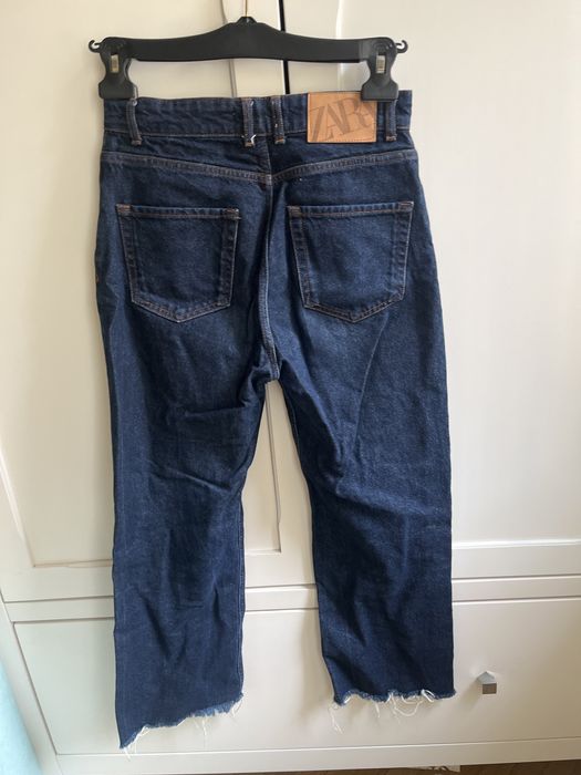 синие джинсы zara