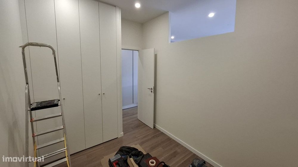 Elegante T1+1 a Estrear em Fitares com Acabamentos Premium