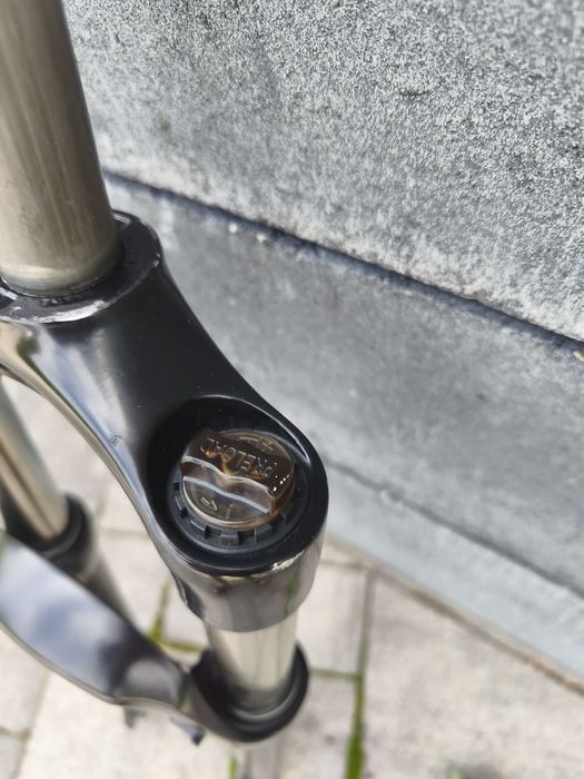 Amortyzator SR Suntour XCR sprężynowo-powietrzny