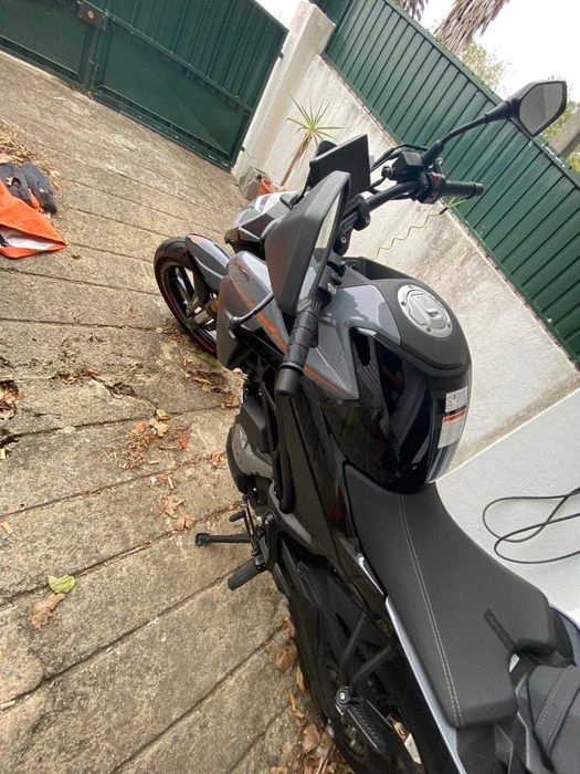 Vendo CFMOTO 300NK Semi-Nova | Apenas 1.500 km | Garantia