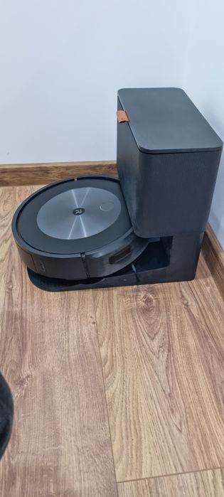 iRobot Roomba j7+ – Robot Odkurzający z Stacją Opróżniającą