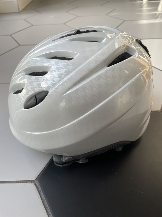 Kask narciarski IQ rozmiar 56 - 58 cm.