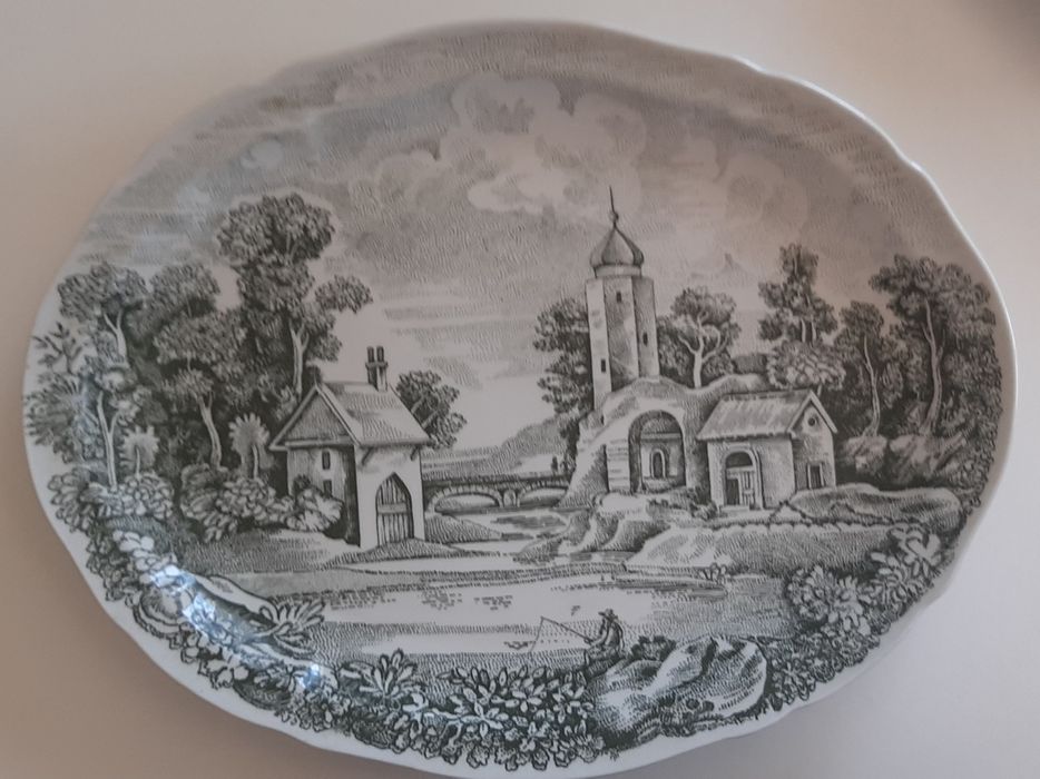 2 pratos grandes e 1 travessa